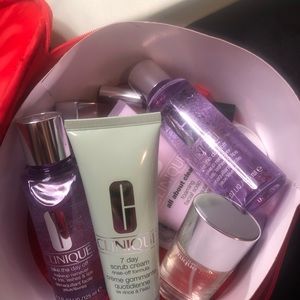 🔵 BOGO. Clinique Bundle (4 items left)